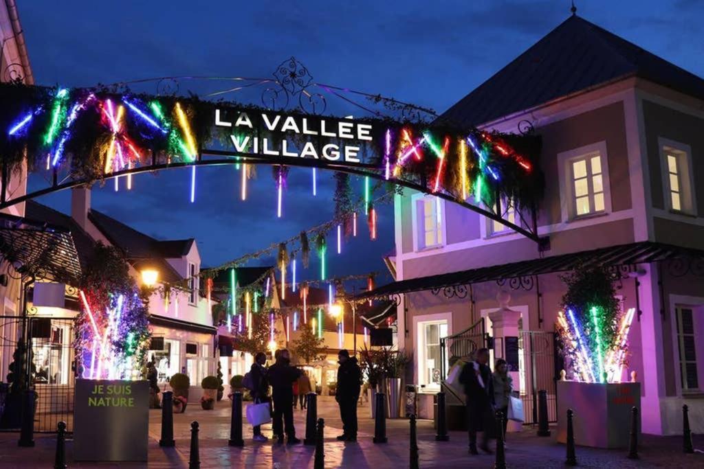 Fountain Place Disneyland And Paris Lagny Exterior foto